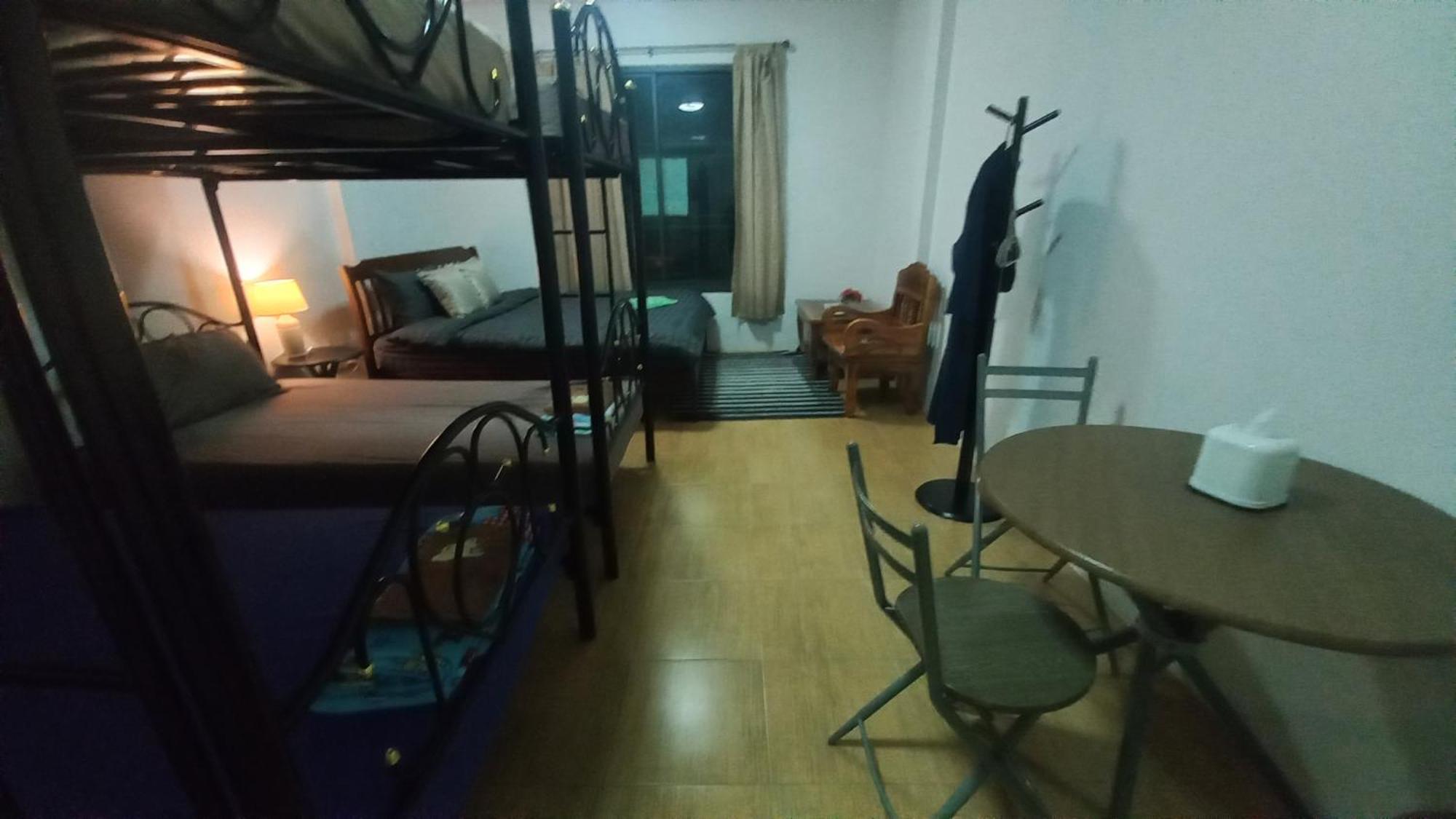 Amaretto Hostel 수랏타니 외부 사진